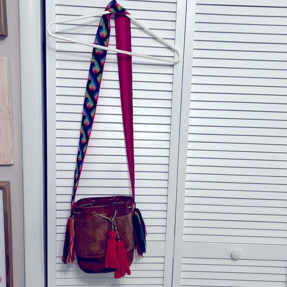 Nena & Co bucket crossbody bag